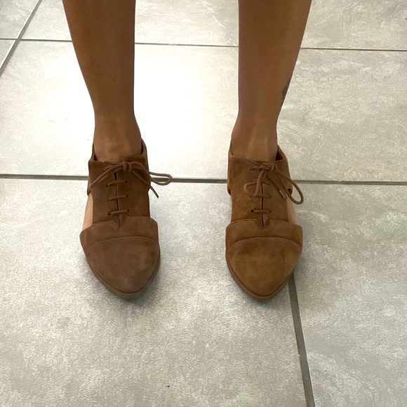 Nine West: Suede Cut Out Flats in Tan Size 7 - Picture 5 of 5